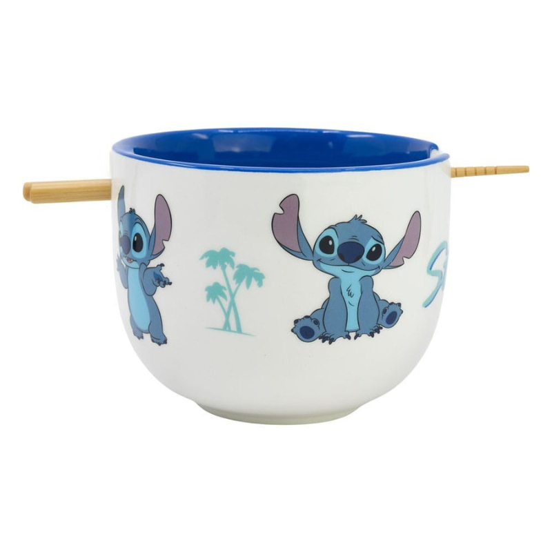 Bol de Stitch relleno de fideos ramen con palillos apoyados