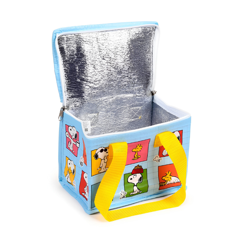 Detalle del tejido RPET reciclado de la bolsa térmica Snoopy