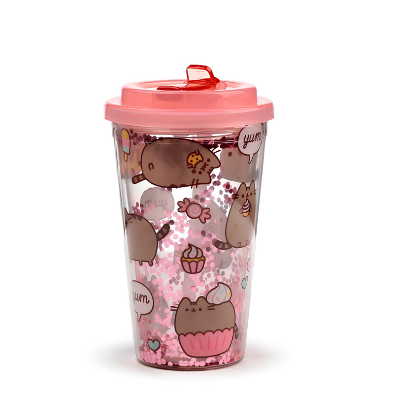 Vaso con tapa y pajita Pusheen Glotón junto a un batido
