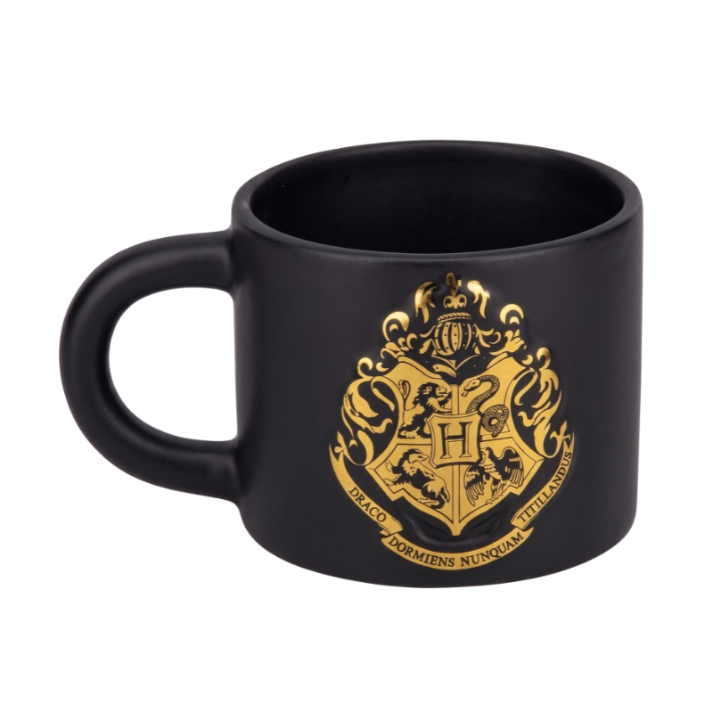 Taza Harry Potter negra con asa, vista lateral del escudo de Hogwarts