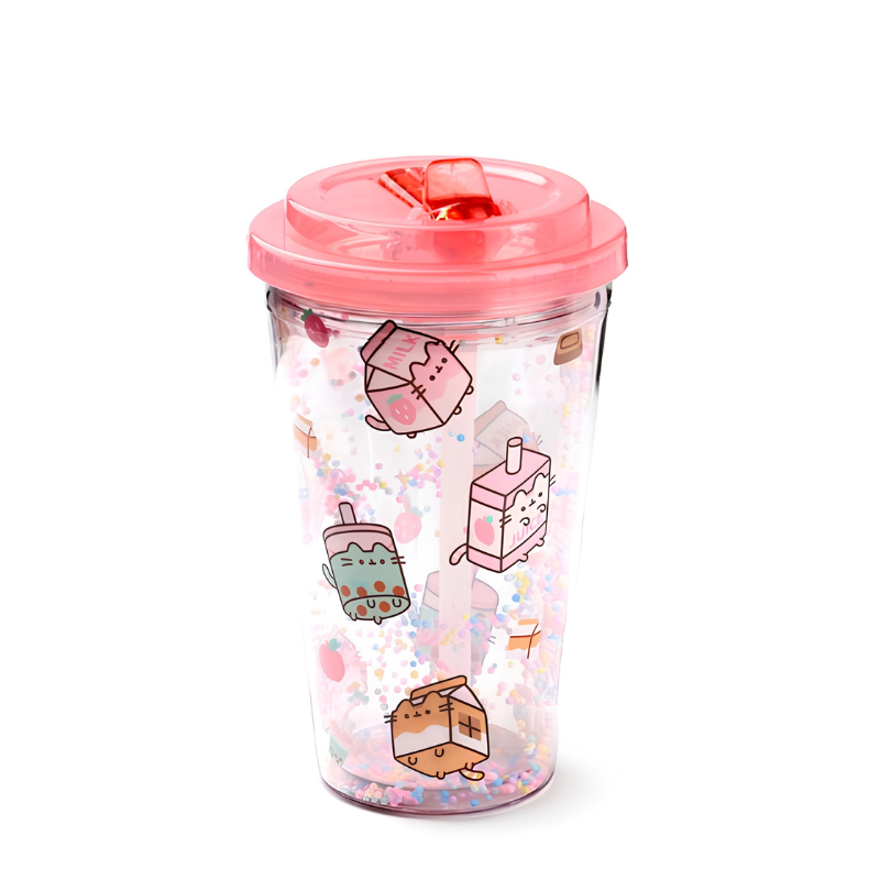 Detalle de la tapa de rosca del vaso Pusheen con pajita