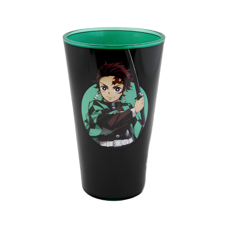 Detalle del diseño de Tanjiro en vaso de Demon Slayer