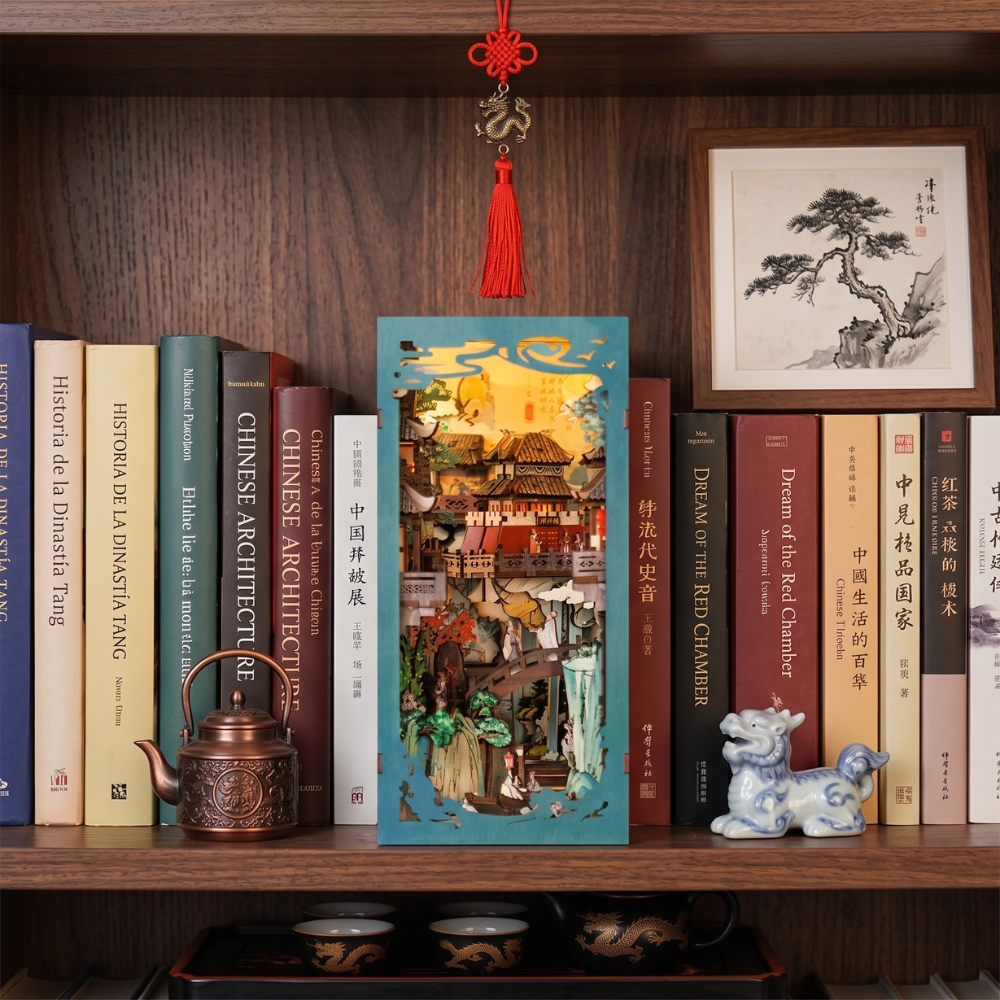 Detalle de las piezas de madera troqueladas del Book Nook Tradicional Chino