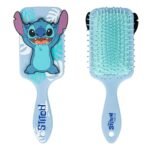 Cepillo para el pelo Stitch con relieve 3D sobre fondo de hojas tropicales