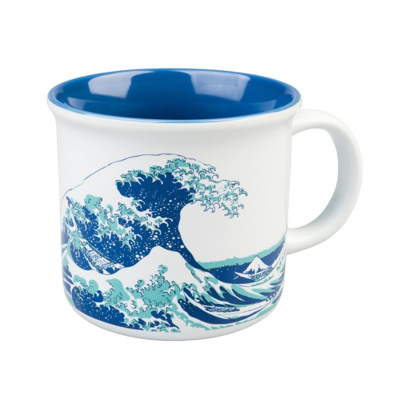 Detalle del asa y silueta clásica de la taza Hokusai